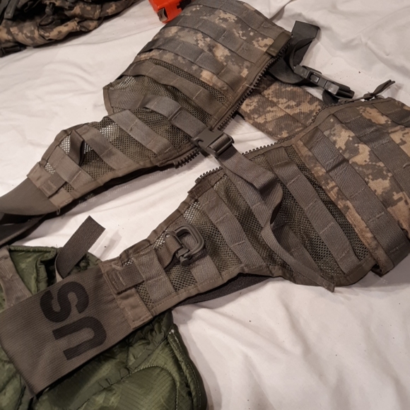 Military vest med/large - Picture 2 of 7